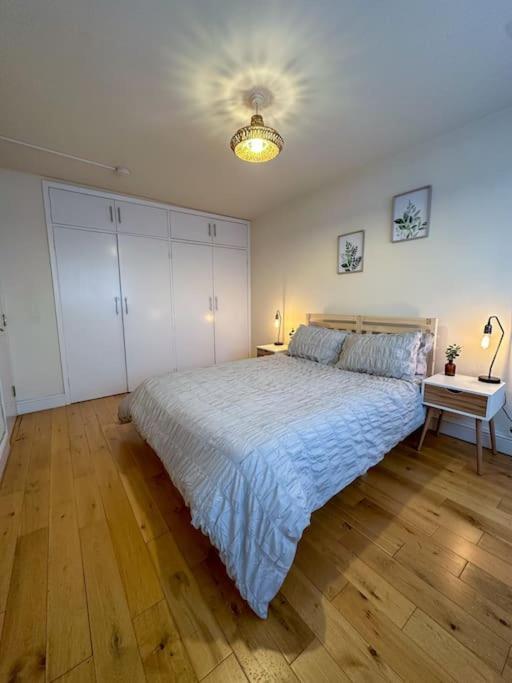 Bright & Spacious Split Level Flat In Kennington London Kültér fotó