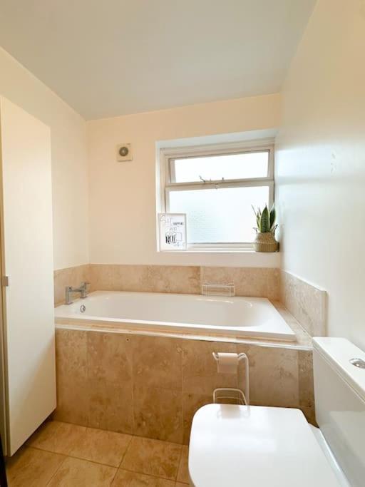 Bright & Spacious Split Level Flat In Kennington London Kültér fotó