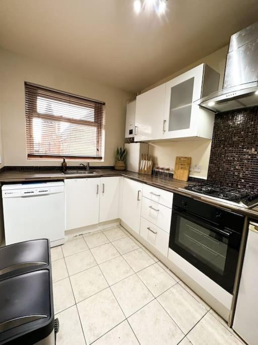 Bright & Spacious Split Level Flat In Kennington London Kültér fotó